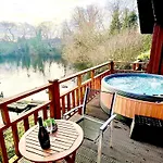 Holly 12 Hot Tub Tatil Evi