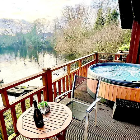 Holly 12 Hot Tub Hébergement de vacances